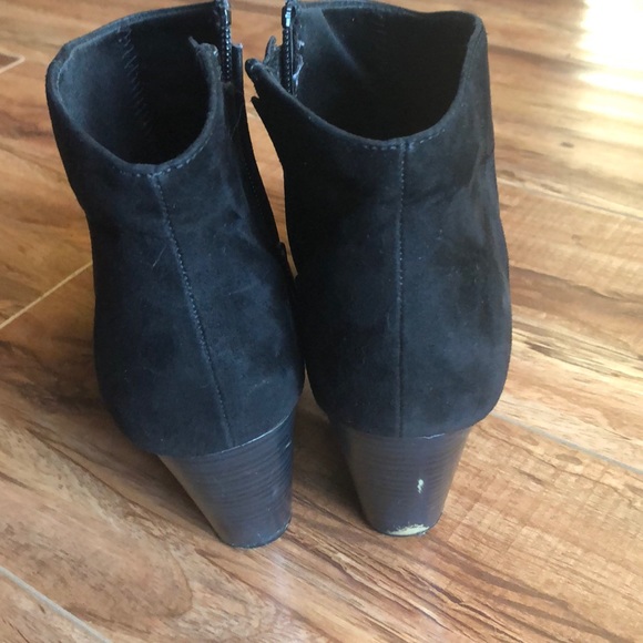 Old Navy Black Heeled Booties. Size 9. Faux Suede. - Picture 3 of 3